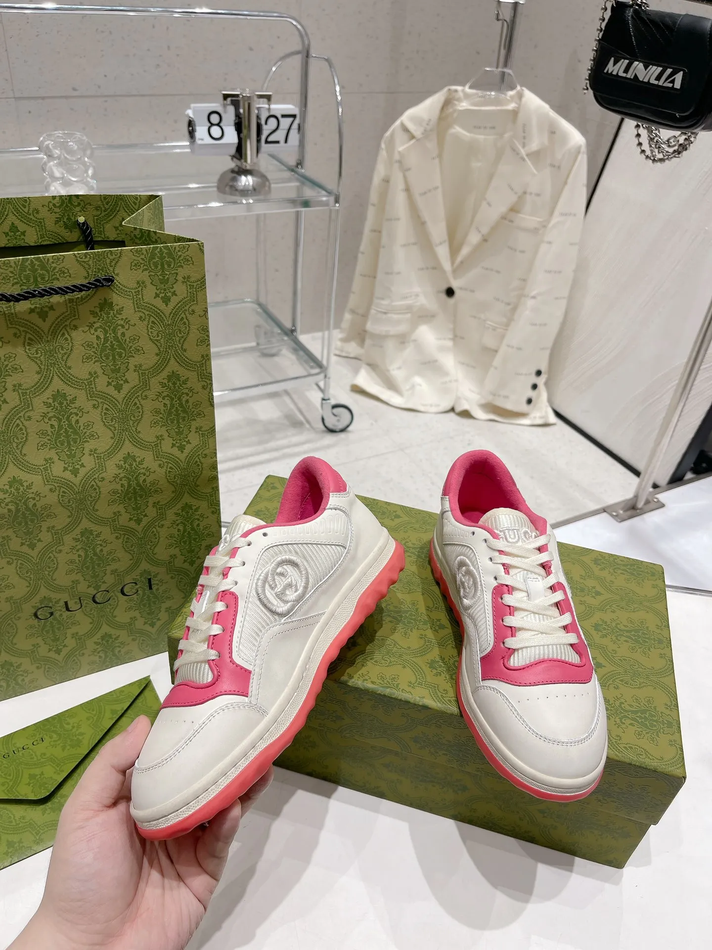 👟👟Ex-factory price 520👟👟 Gucci Gucci 2023 latest hot model MAC80 sneakers, couple style, casual, retro, old, dirty shoes, small dirty shoes, white shoes, original purchase, development, production, Gucci MAC80 new hot model series. The exquisite and compact interlocking double G logo romantically interprets the aesthetic concept of this series. Made of off-white leather, retro inspiration is cleverly integrated into the design of sports shoes, reinterpreting the brand logo. Fabric: Original custom imported first-layer cowhide. Lining: Original custom imported breathable mesh. Outsole: Original molded two-color TPU outsole. Sole thickness: 3CM. Size: Women's 35-40 / Men's 39-45.